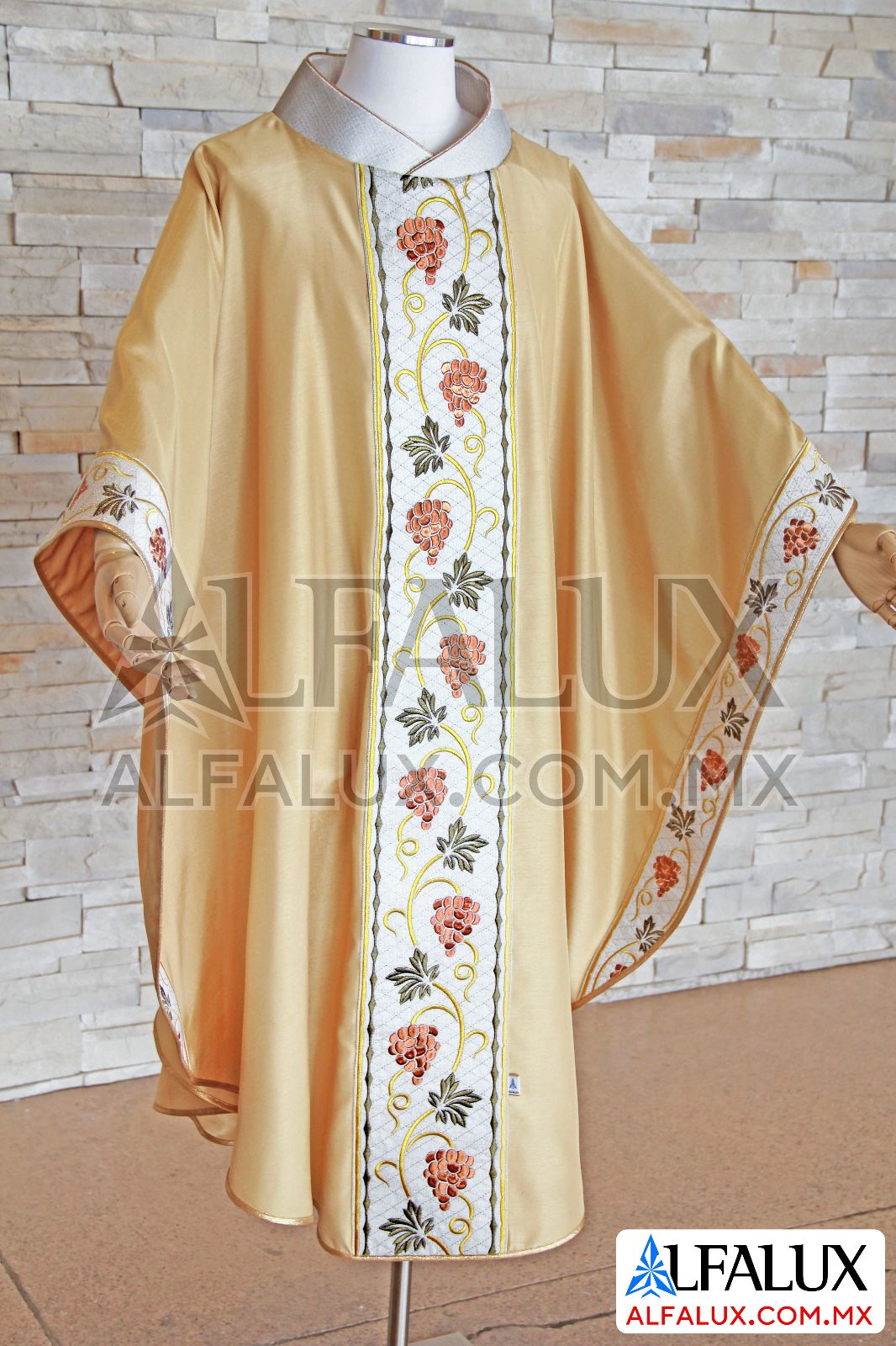 03 UVAS Casulla Alfalux Dorado Tierra Laterales Brocado 300 (1)